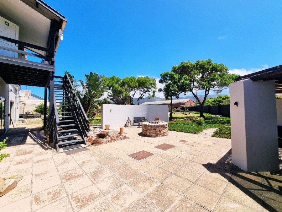 To Let 2 Bedroom Property for Rent in Sandbaai Western Cape